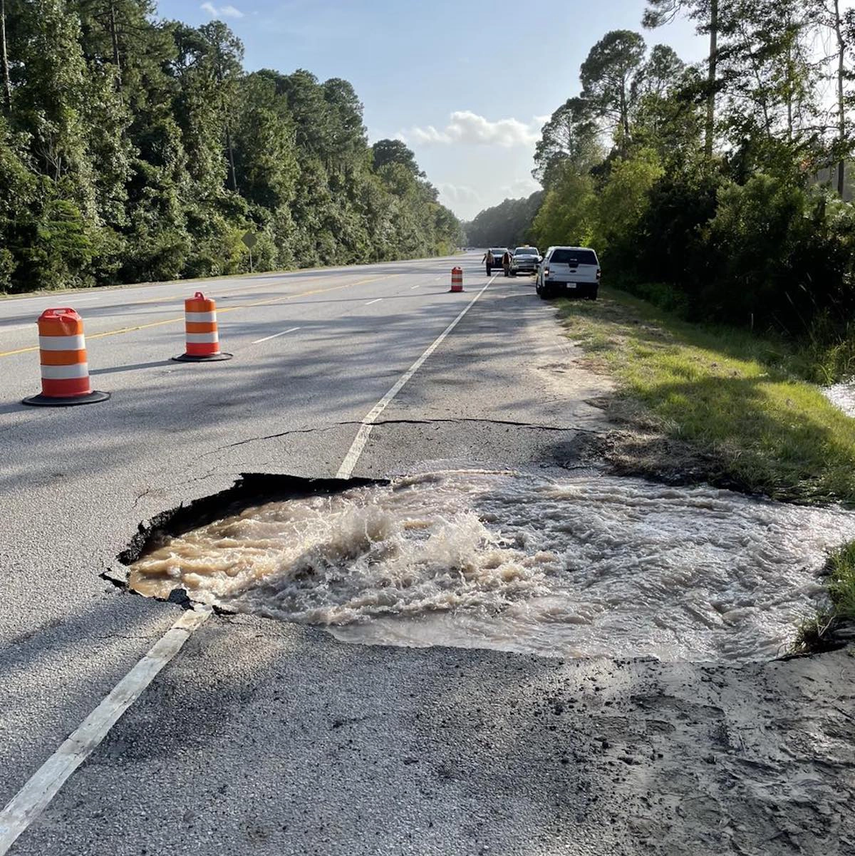 Water line break snarls traffic on Robert Smalls Parkway The